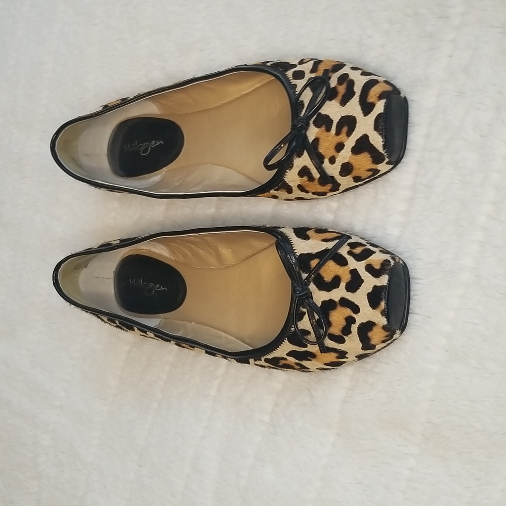 Halogen women's calf leather flats in leopard print SZ 8. 5M